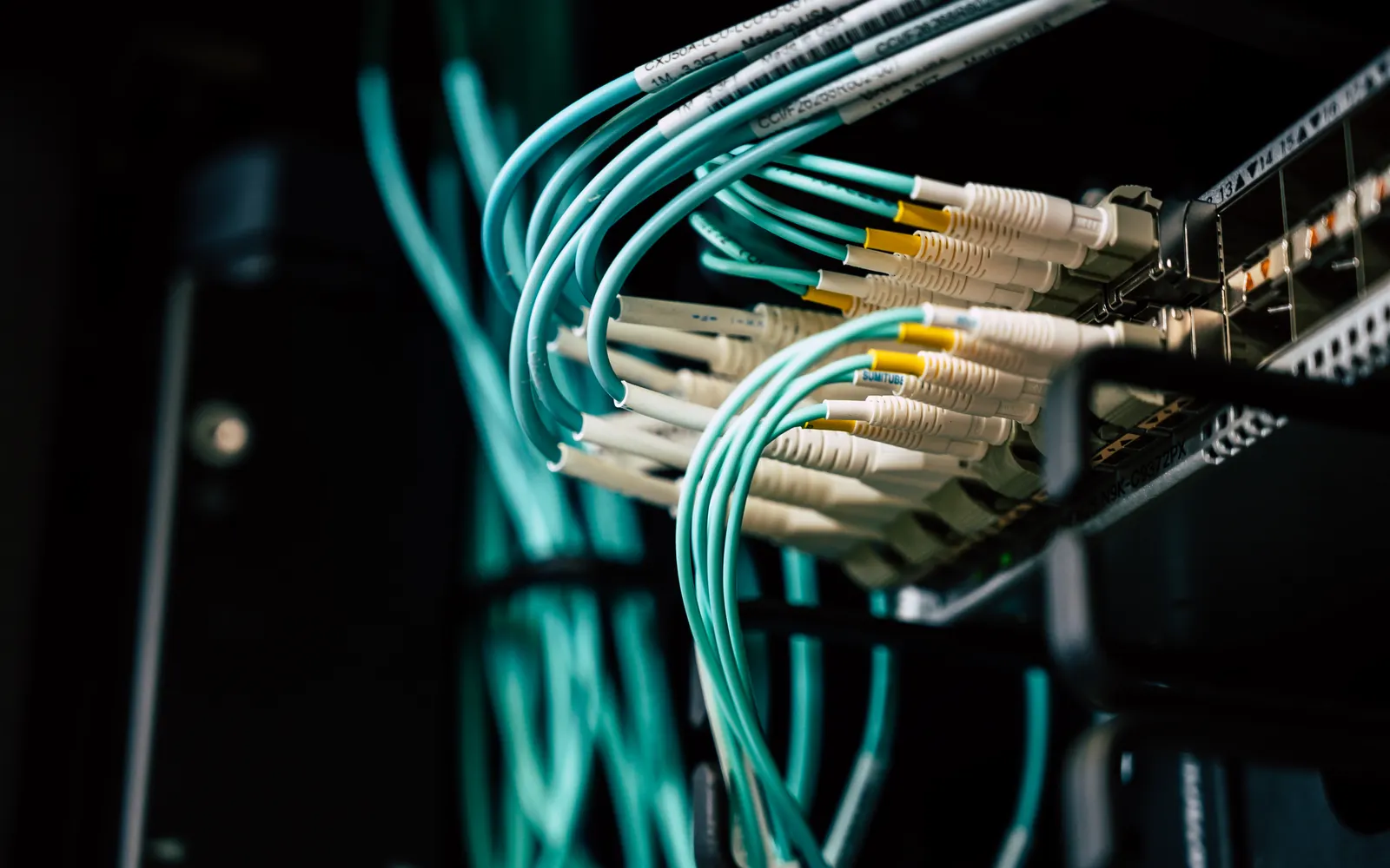 Illustration of managed DNS, firewalls and load balancers